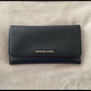 Michael Kors Women's Jet Set Travel Large Trifold Wallet